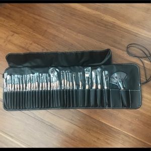 Never Been Used: Brand New Make Up Brush Kit